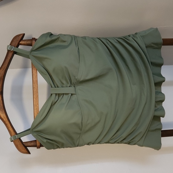 Hilor 50's Retro Ruched Tankini Swimsuit Top with Ruffle Hem - Picture 3 of 8